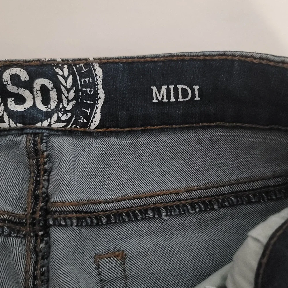 SO Heritage Midi Denim Shorts Dark Wash‎ Cuffed Size 7 Juniors Stretch Casual